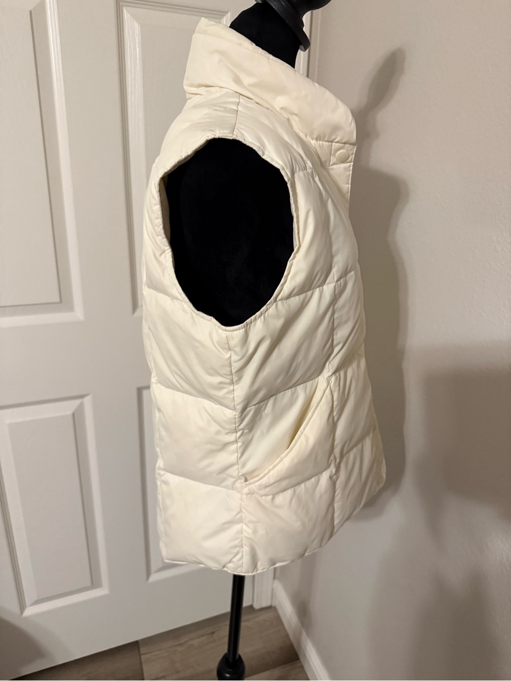 Lands' End Quilted Puffer Vest in Off-White - Picture 5 of 8